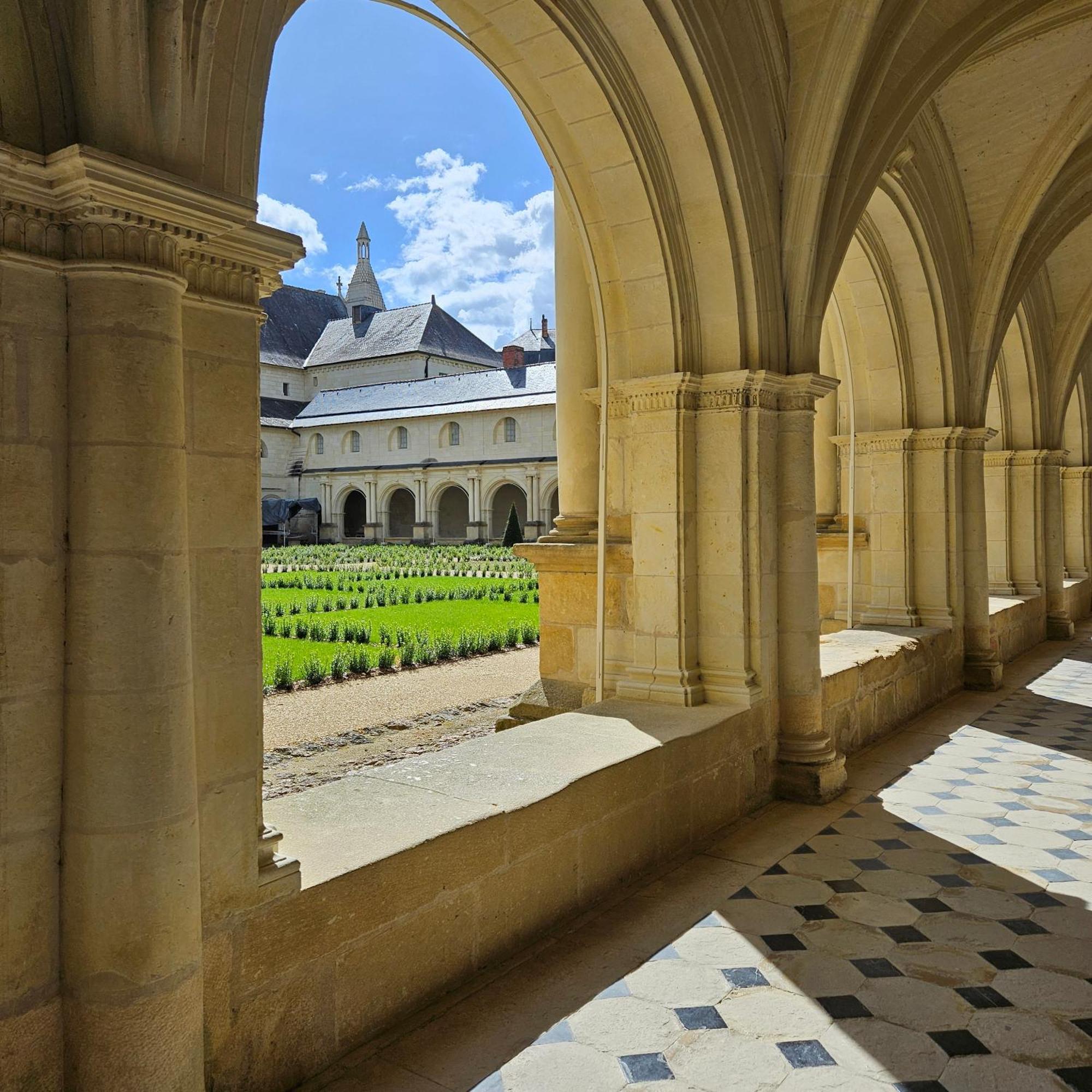 Gite Le Montinho Фонтевро-Л'Абе Экстерьер фото